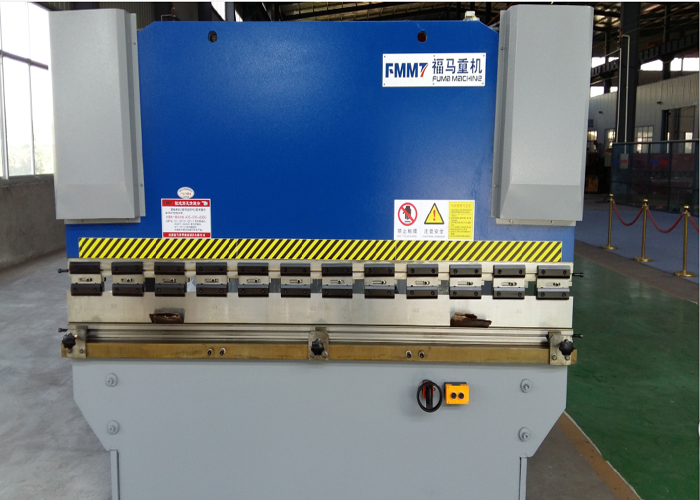 液(ye)壓闆料折彎(wān)機63T2500 