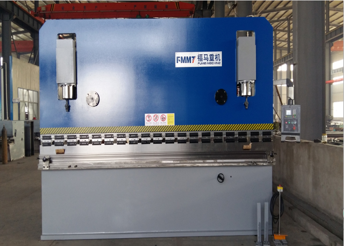 液壓闆料(liao)折彎機160T4000