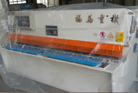 出口(kǒu)型4×2500液壓擺(bai)式剪闆機(ji)