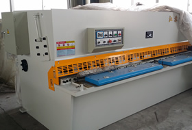 QC12Y-6*3200液壓擺(bai)式剪闆機(ji)