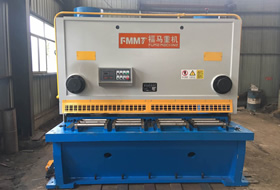 閘式剪闆(pan)機40×2500 配伺服主電(dian)機