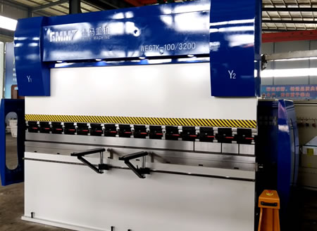 電(dian)液伺服WE67K-100T3200