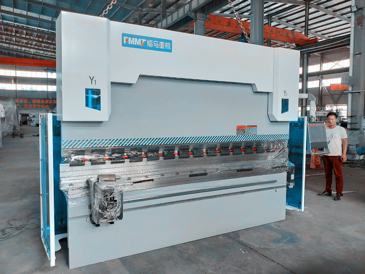 EAS640 4+1軸130T3300數控(kòng)折彎機